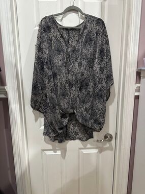 Maurices Black & White Printed Draped V-Neck Tunic